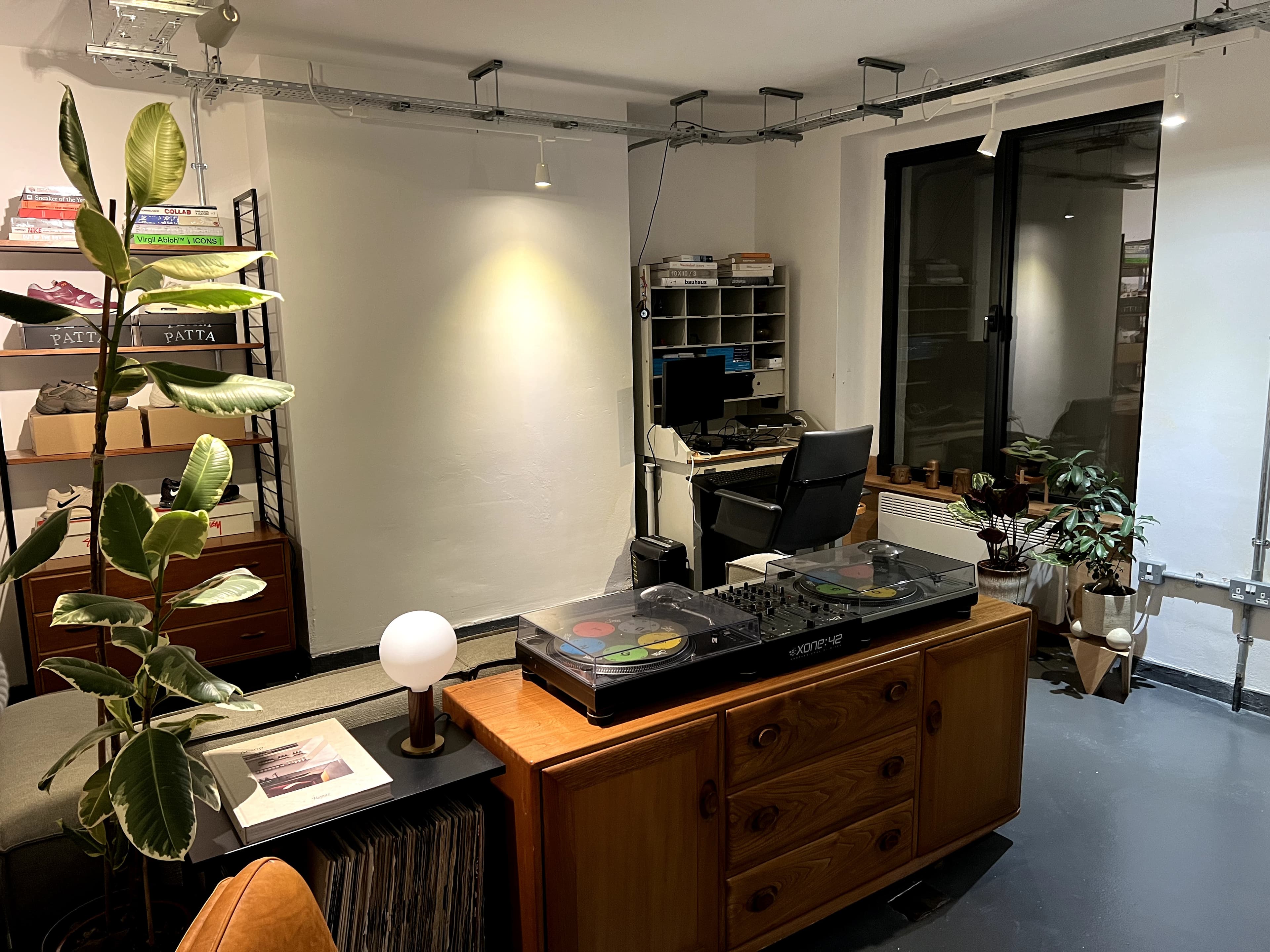 Sneaker Reseller Studio